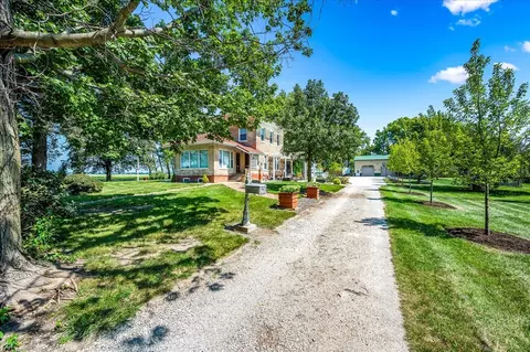 909 N Barnett St, Le Roy, IL 61752