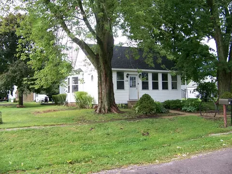104 Fifer St, Colfax, IL 61728