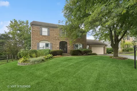121 Hill Rd, Willowbrook, IL 60527