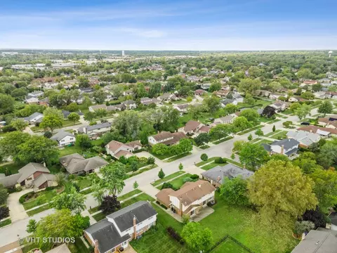 121 Hill Rd, Willowbrook, IL 60527 photo 35