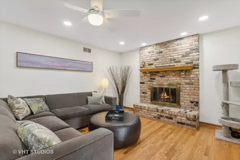 121 Hill Rd, Willowbrook, IL 60527 photo 10