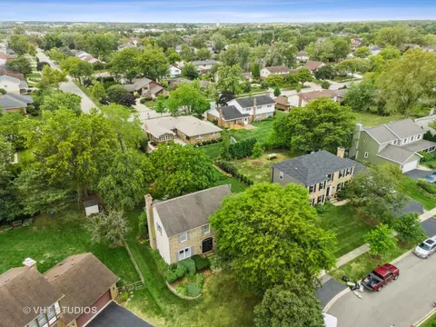 121 Hill Rd, Willowbrook, IL 60527 photo 42