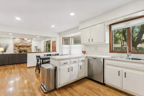 121 Hill Rd, Willowbrook, IL 60527 photo 11