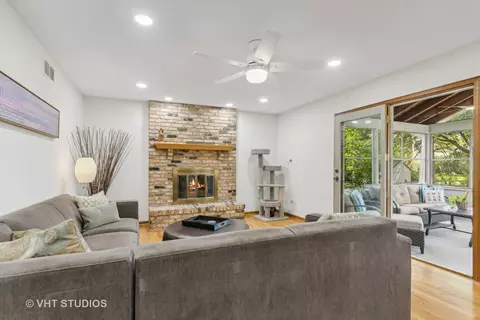 121 Hill Rd, Willowbrook, IL 60527 photo 9