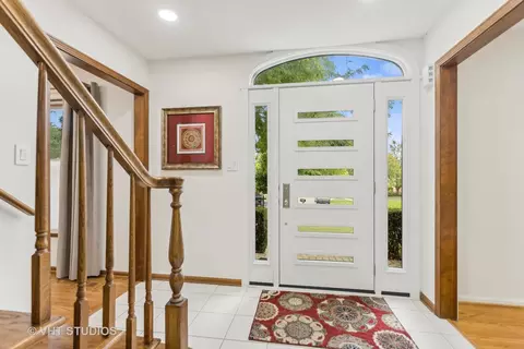121 Hill Rd, Willowbrook, IL 60527 photo 4
