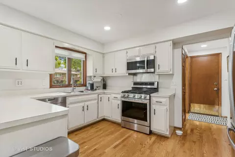 121 Hill Rd, Willowbrook, IL 60527 photo 6