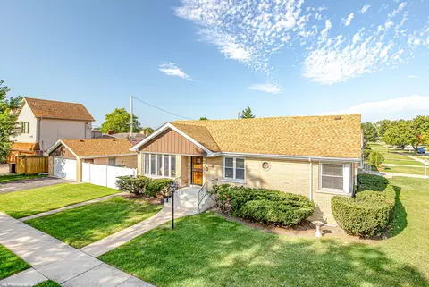 3101 W 101st St, Evergreen Park, IL 60805