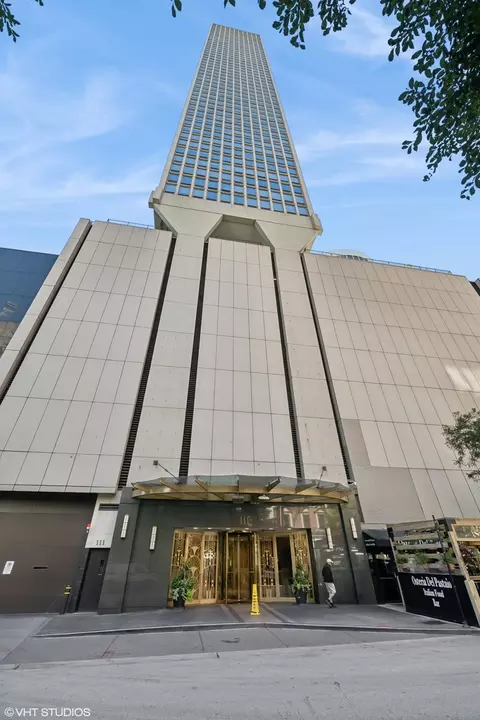 111 E Chestnut St #17B, Chicago, IL 60611