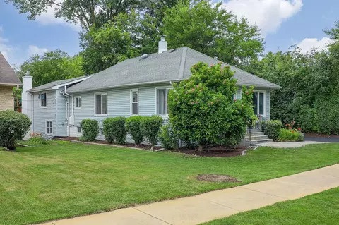 5528 Webster St, Downers Grove, IL 60516