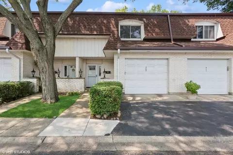 309 Pin Oak Dr, Wilmette, IL 60091