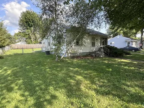 1002 Elm Ave, Sterling, IL 61081 photo 3
