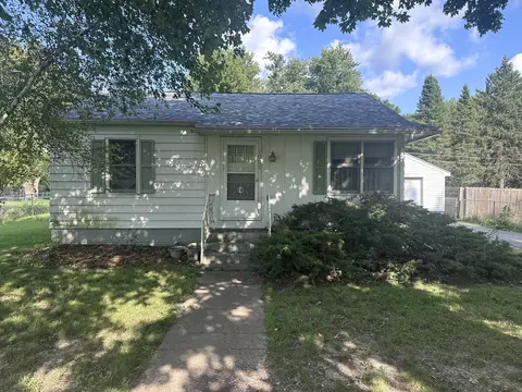 1002 Elm Ave, Sterling, IL 61081
