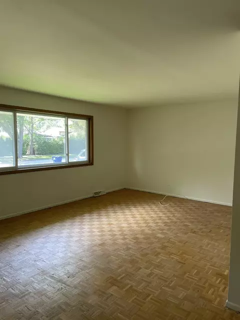 541 Beau Dr, Des Plaines, IL 60016 photo 9