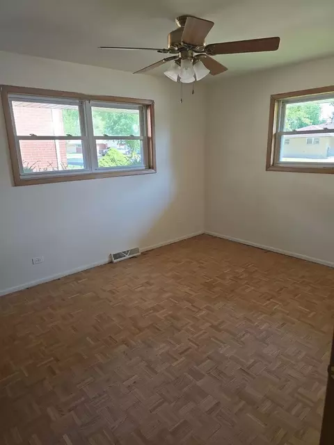 541 Beau Dr, Des Plaines, IL 60016 photo 10