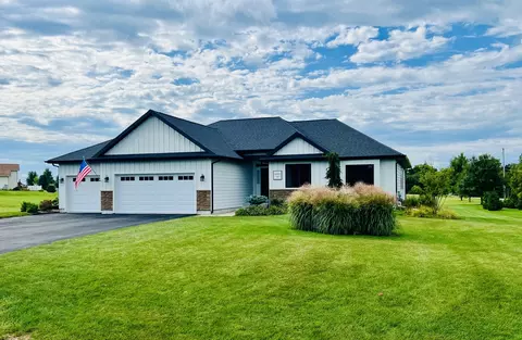 10031 E Shagbark Ln, Rochelle, IL 61068