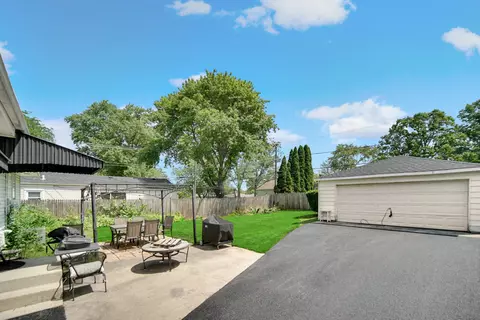 Exterior - 1107 Campbell Ave, Wheaton, IL 60189 photo 4 of 4