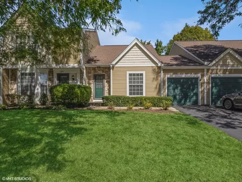 2038 Teton Pkwy, Algonquin, IL 60102