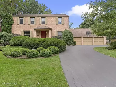 270 Holmes Ave, Clarendon Hills, IL 60514
