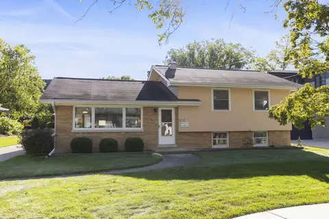 612 Wellner Rd, Naperville, IL 60540