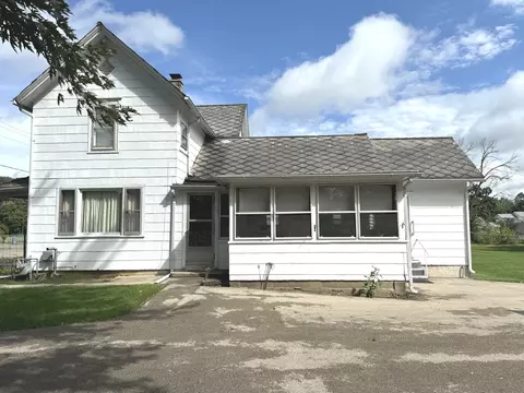 330 N Washington St, Tiskilwa, IL 61368