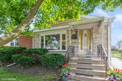 1345 S 6th Ave, Des Plaines, IL 60018