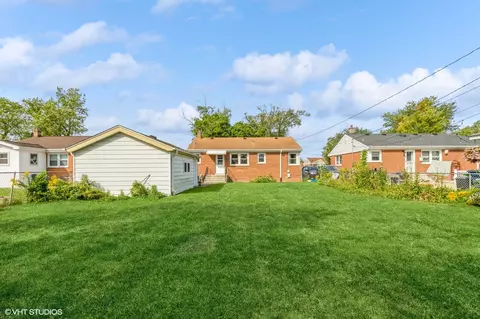 Exterior - 1345 S 6th Ave, Des Plaines, IL 60018 photo 2 of 2