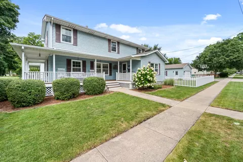 229 E Lincoln St, Sycamore, IL 60178