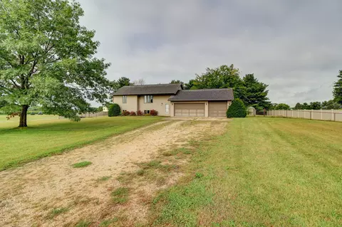 10421 Polo Rd, Rock Falls, IL 61071