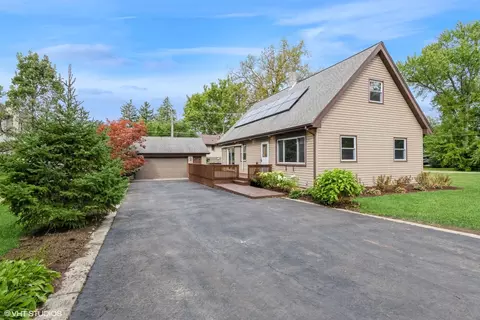 927 Monroe Ave, Wauconda, IL 60084