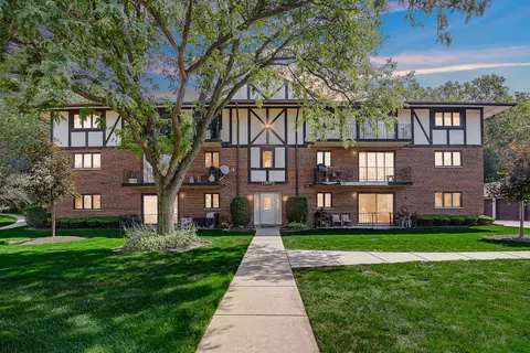 10965 S 84th Ave #2D, Palos Hills, IL 60465