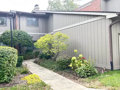 29 W384 Emerald Green Dr #31C, Warrenville, IL 60555
