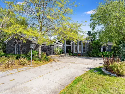 1765 Orchid Ct, Highland Park, IL 60035