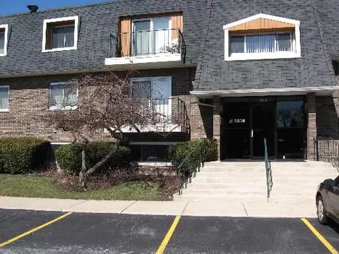 3850 Parkway Dr #1A, Northbrook, IL 60062