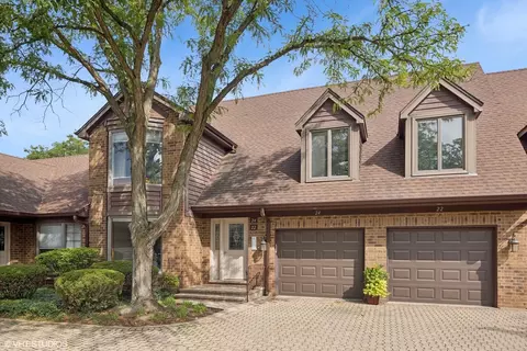 22 Princess Ct, Westchester, IL 60154