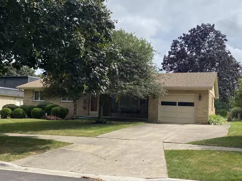 625 Margaret Dr, Woodstock, IL 60098