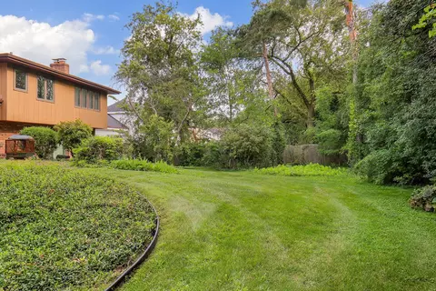 Exterior - 1000 Woodview Rd, Burr Ridge, IL 60527 photo 6 of 7