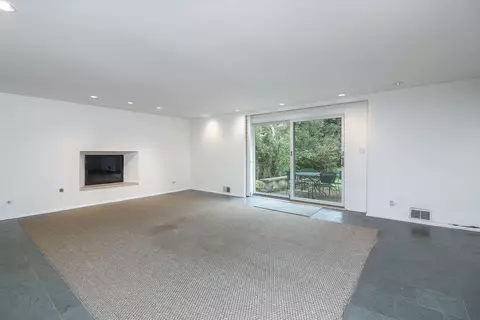 Living - 1000 Woodview Rd, Burr Ridge, IL 60527 photo 4 of 5