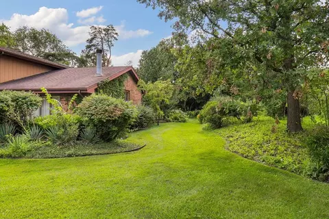 Exterior - 1000 Woodview Rd, Burr Ridge, IL 60527 photo 2 of 7