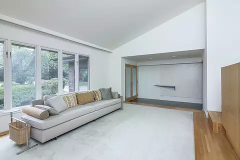 Living - 1000 Woodview Rd, Burr Ridge, IL 60527 photo 2 of 5