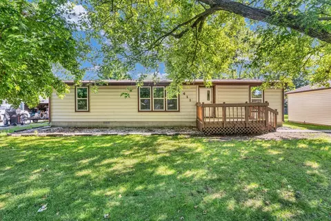 411 W Pearl St, Thomasboro, IL 61878
