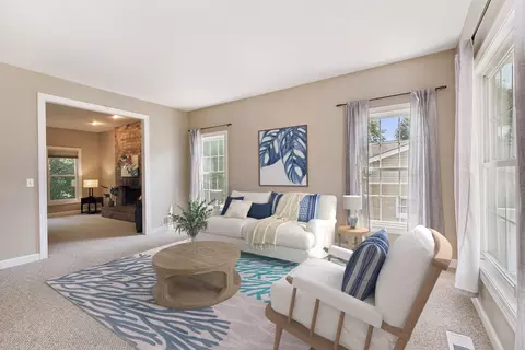 Living - 506 Beach Dr, Algonquin, IL 60102 photo 4 of 9