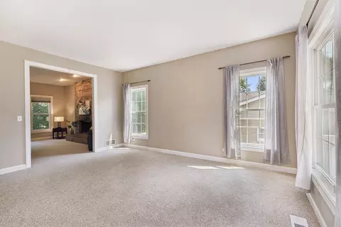 Living - 506 Beach Dr, Algonquin, IL 60102 photo 5 of 9