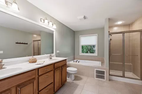 Bath - 506 Beach Dr, Algonquin, IL 60102 photo 3 of 4
