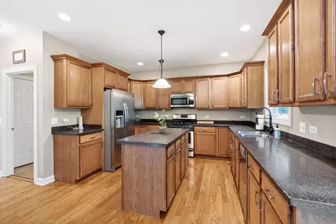 Kitchen - 506 Beach Dr, Algonquin, IL 60102 photo 2 of 3