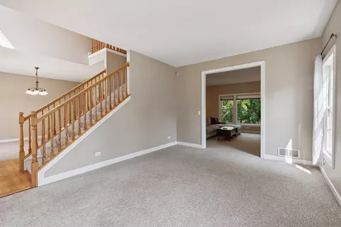 Living - 506 Beach Dr, Algonquin, IL 60102 photo 3 of 9