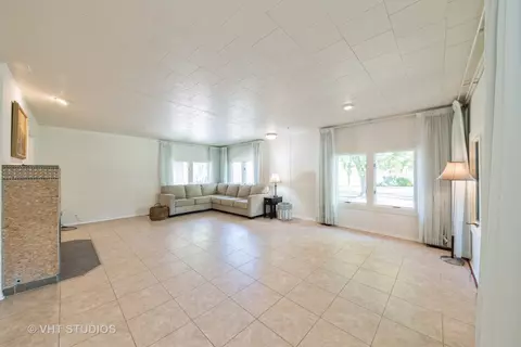 281 Catherine Ln, Elgin, IL 60123 photo 8
