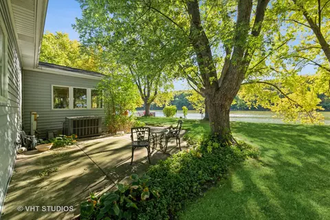 281 Catherine Ln, Elgin, IL 60123