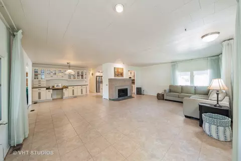281 Catherine Ln, Elgin, IL 60123 photo 10