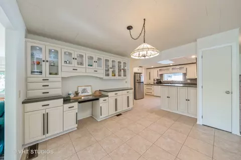 281 Catherine Ln, Elgin, IL 60123 photo 12