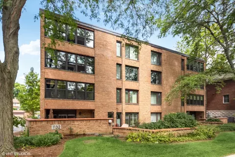 1132 Curtiss St #2B, Downers Grove, IL 60515